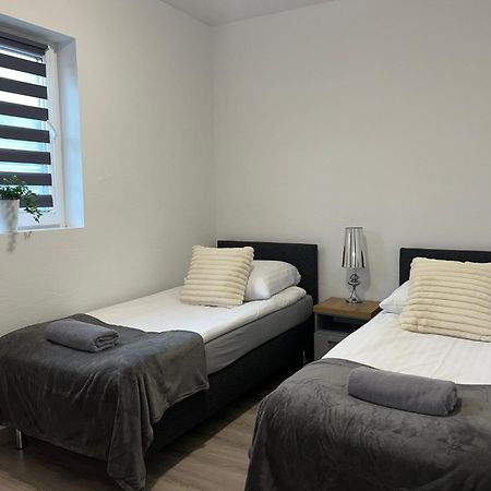 Hostel Adabet Kepno Exteriör bild