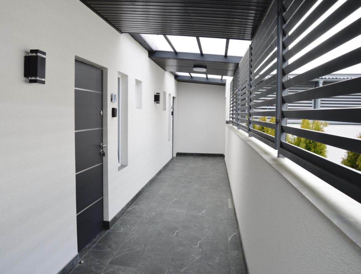 Hostel Adabet Kepno Exteriör bild