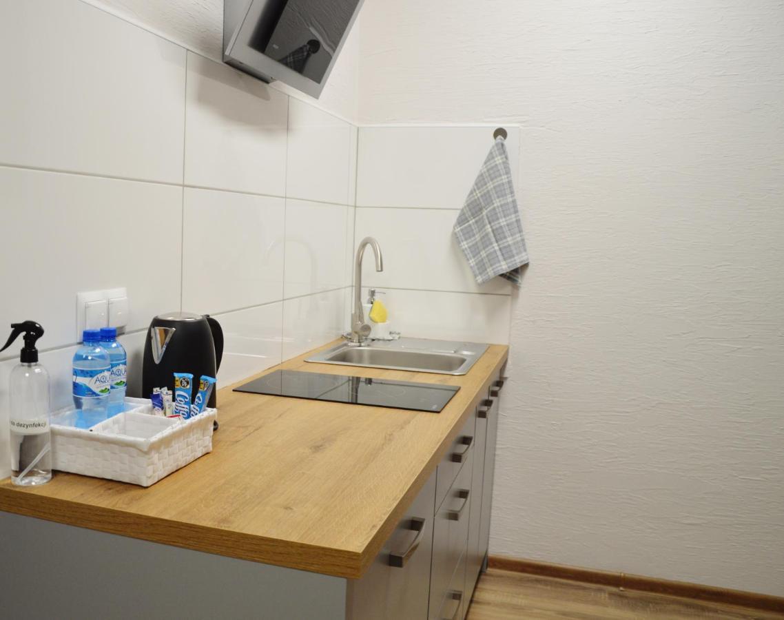Hostel Adabet Kepno Exteriör bild