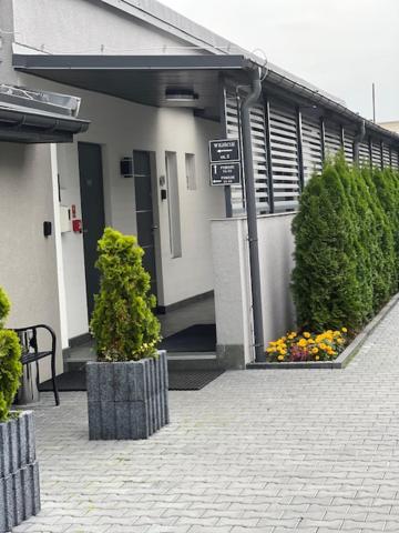 Hostel Adabet Kepno Exteriör bild