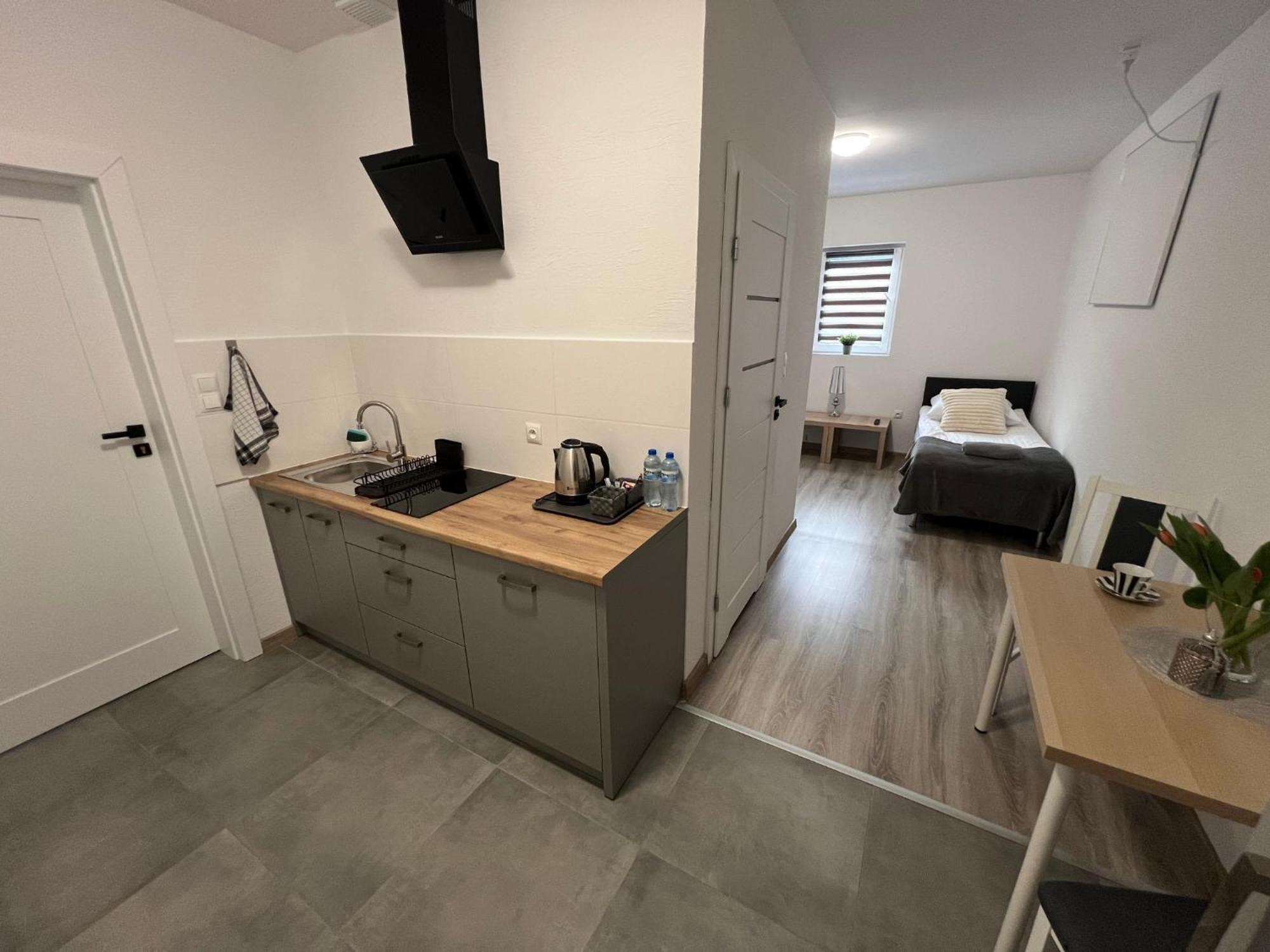 Hostel Adabet Kepno Exteriör bild